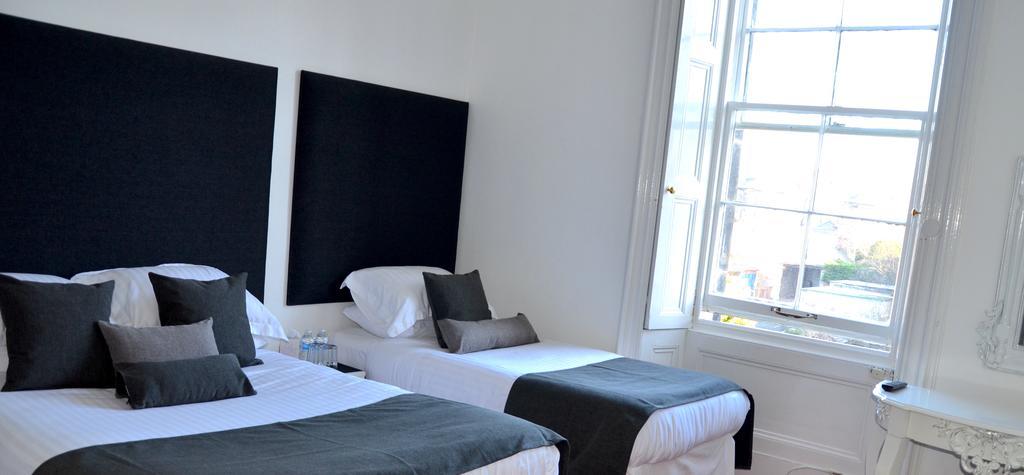 Family Room (3 Adults)