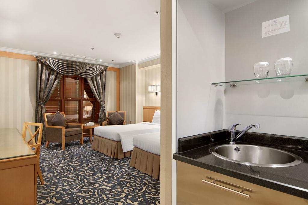 Deluxe Room Partial Haram View Two Twin Beds