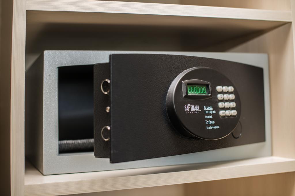 Queen Room with Balcony,544309017:JPEG