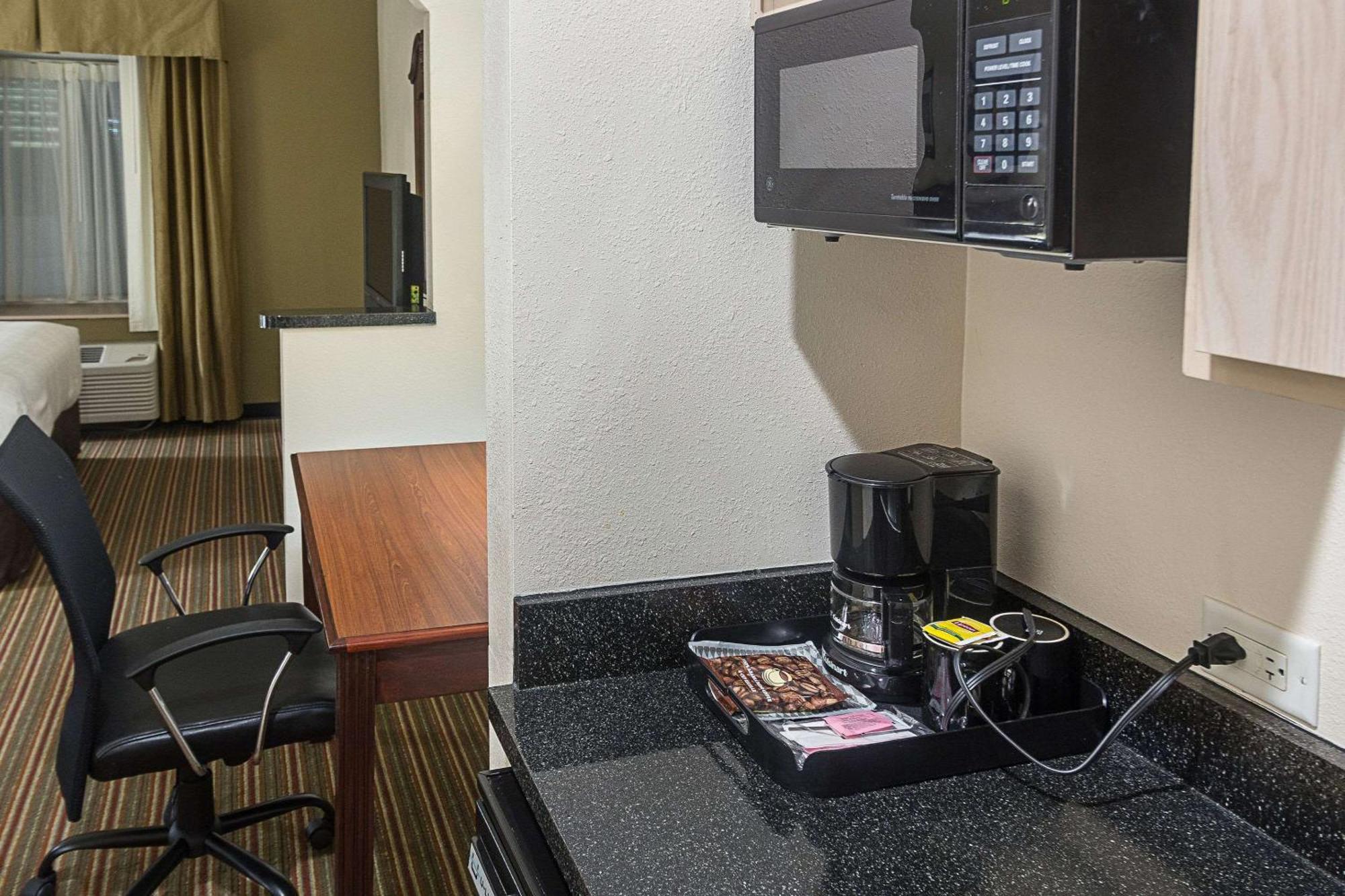 Standard King Room - Non-Smoking