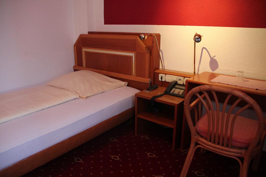 Single Room,449796819:JPEG