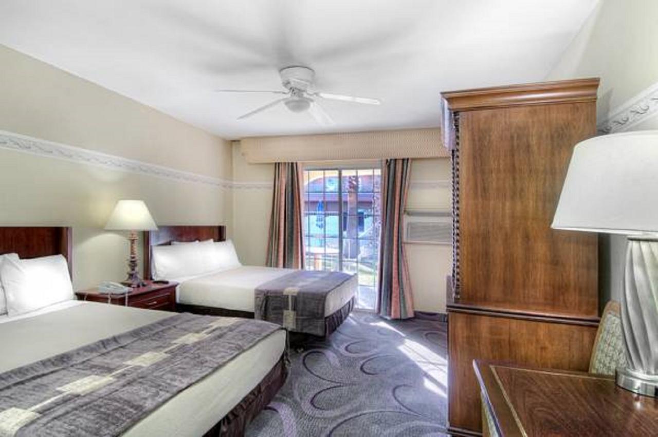 Two Double Beds,918058267:JPEG