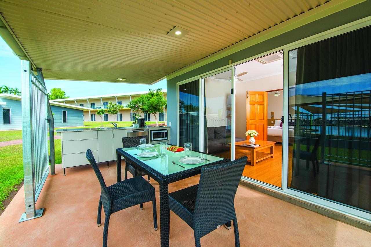 One-Bedroom Villa Poolside