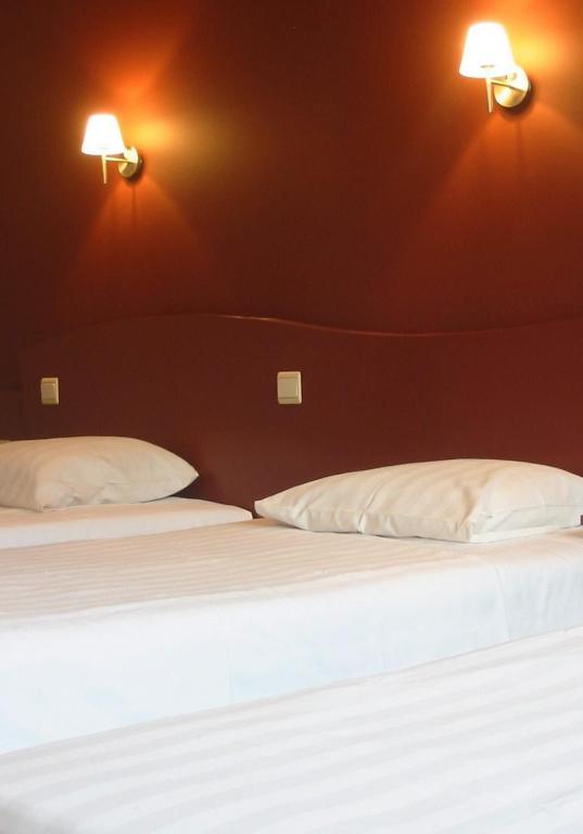 Double or Twin Room,697839426:JPEG