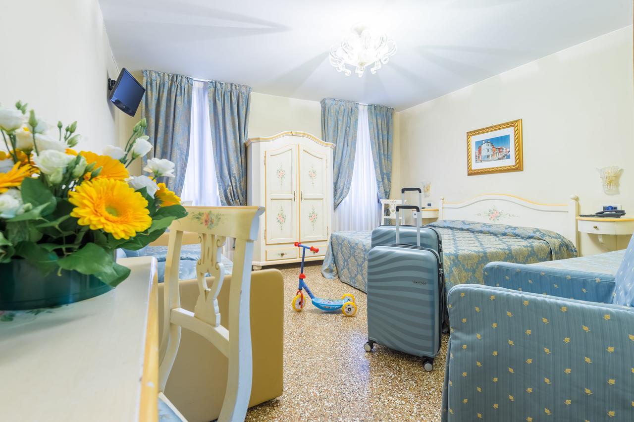 Chambre Triple Supérieure avec Vue sur le Canal