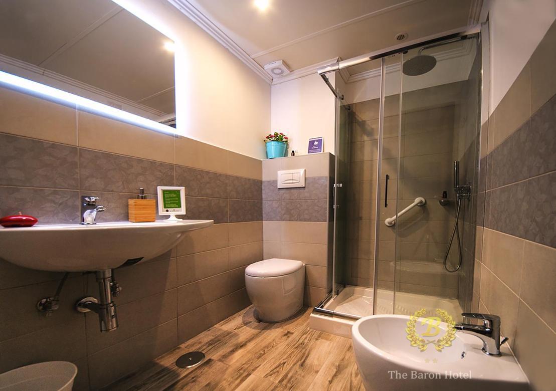 Double Room with Balcony and Sea View,653128464:JPEG
