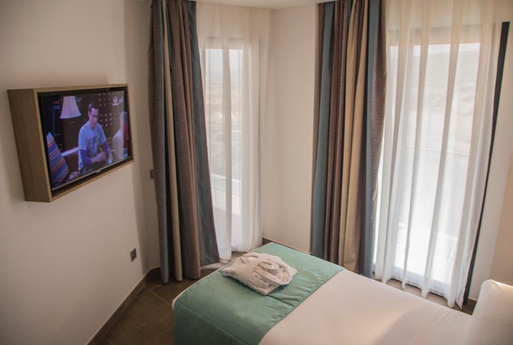 Single Room Mountain View