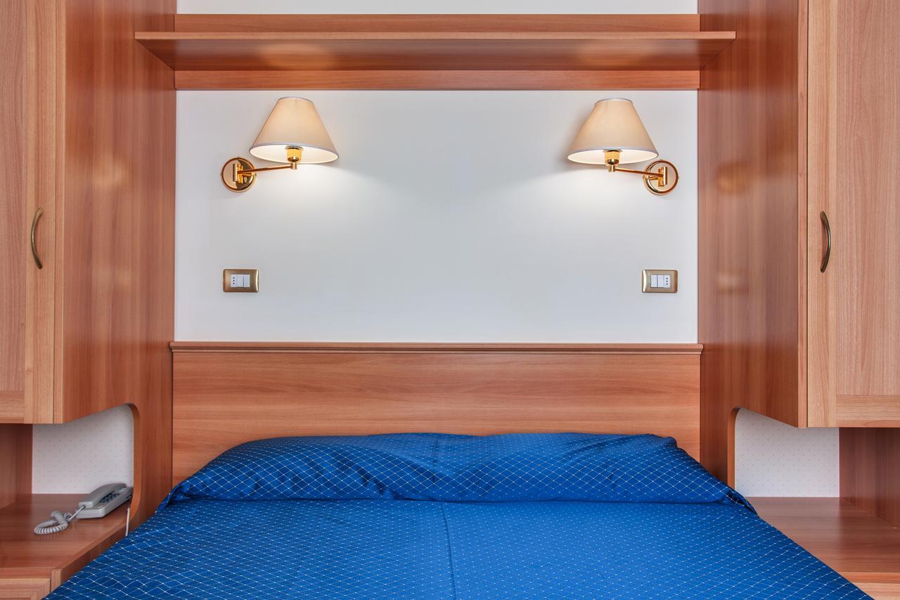 Doppel- oder Zweibettzimmer