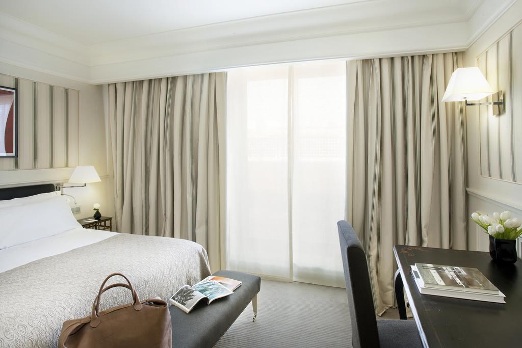 Deluxe Double or Twin Room City View