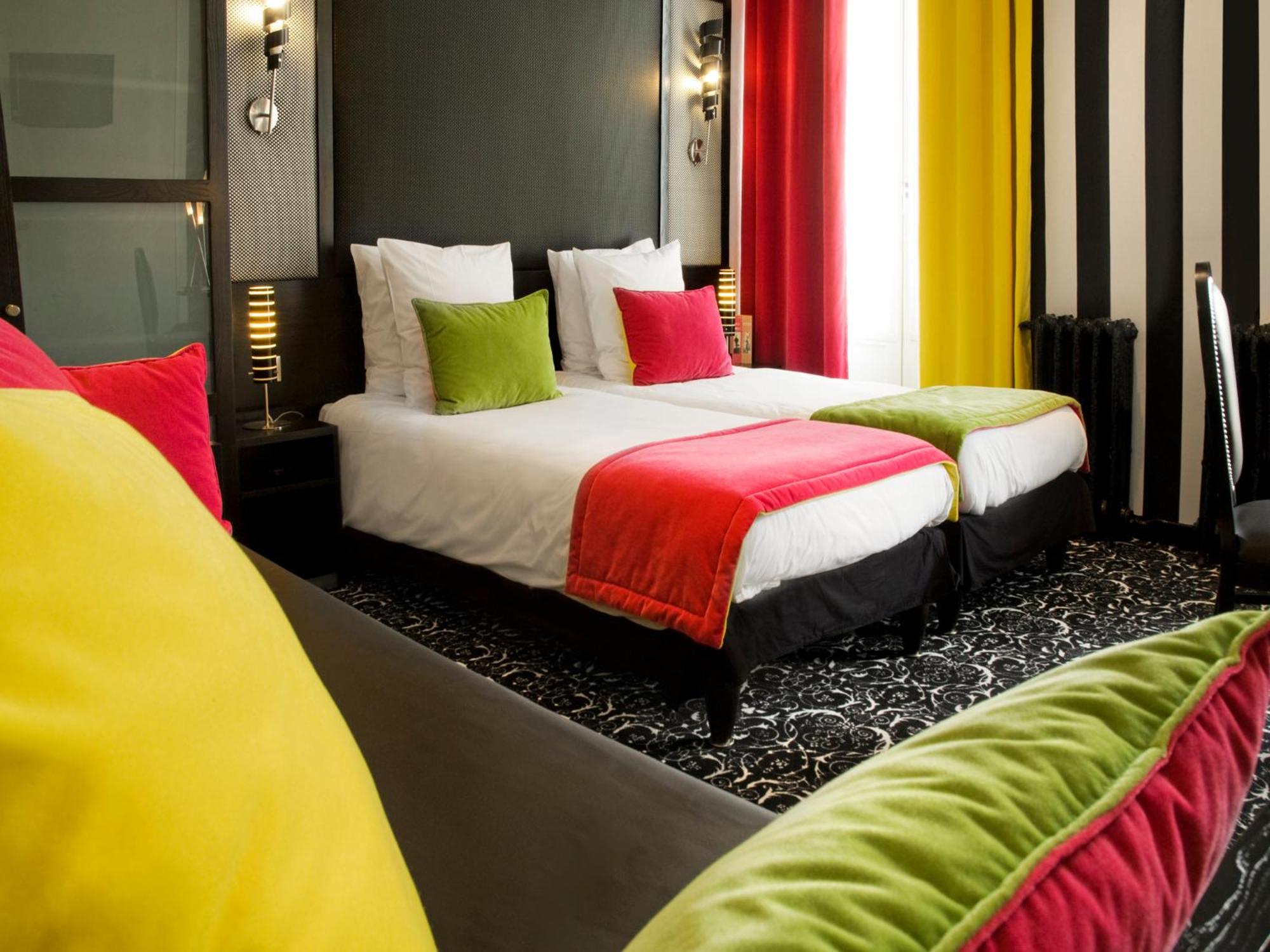 Quarto Duplo Superior com Passeio de Barco no Rio Sena Incluído