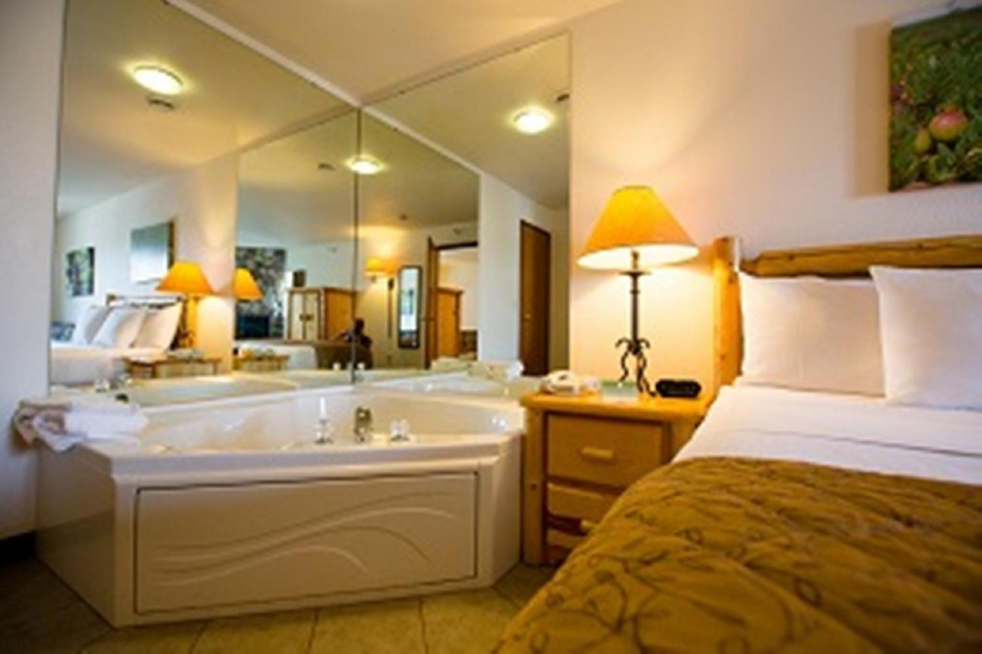 King Suite Spa Bath,124788534:JPEG