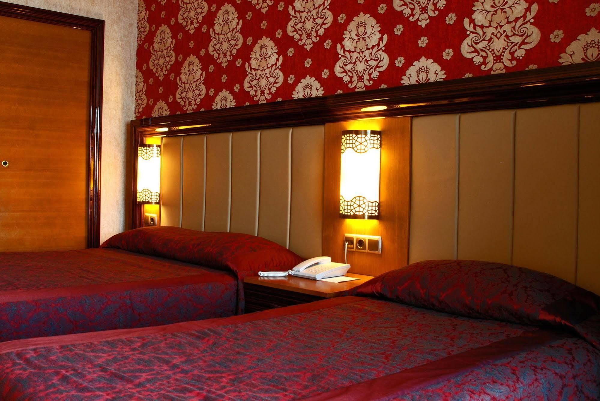 Grande Chambre (2 Adultes + 2 Enfants)