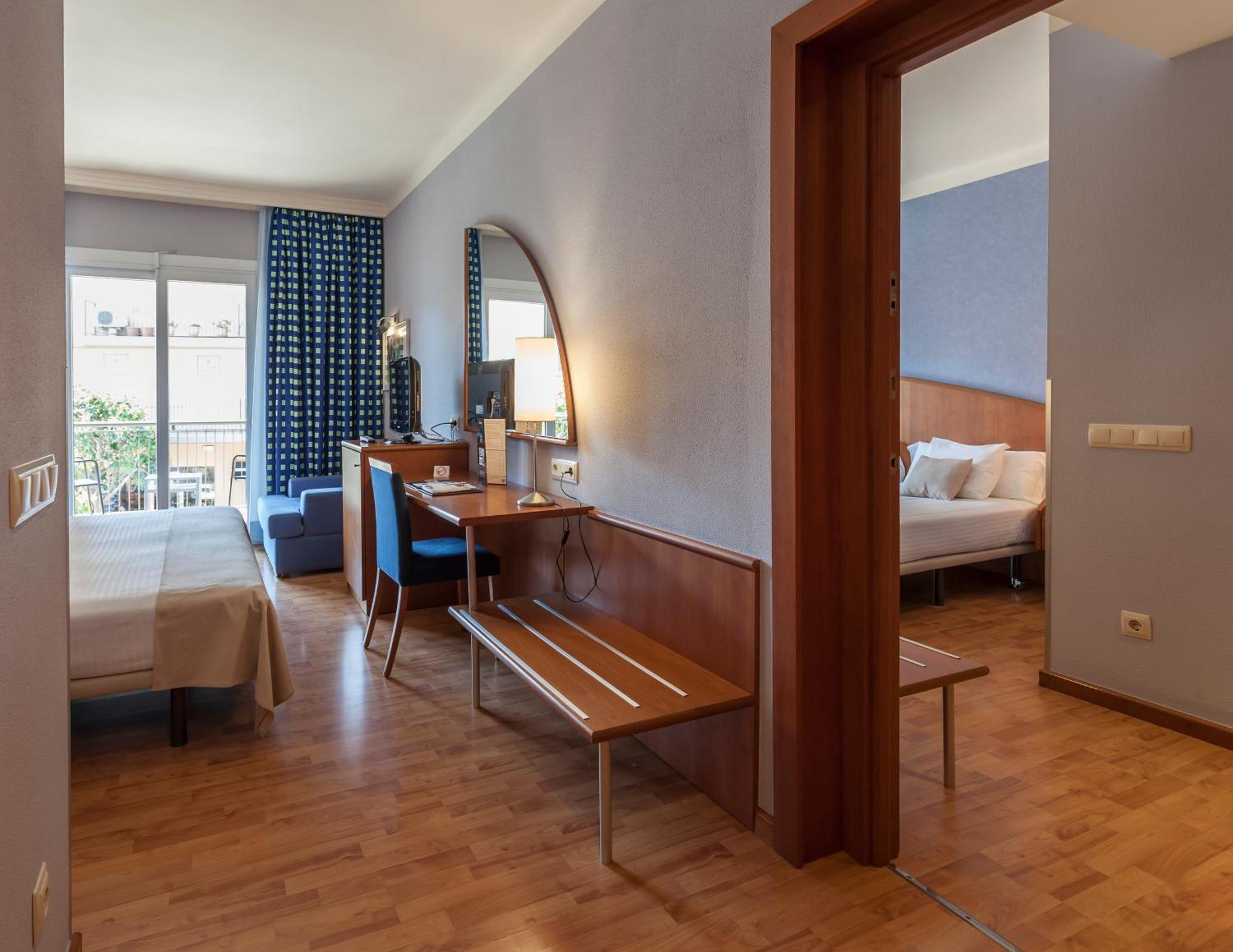 Family Room,1207880458:JPEG