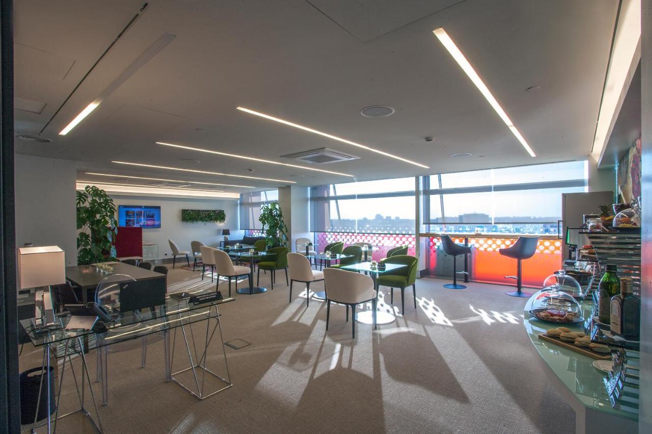 Junior Suite with Executive Lounge Access