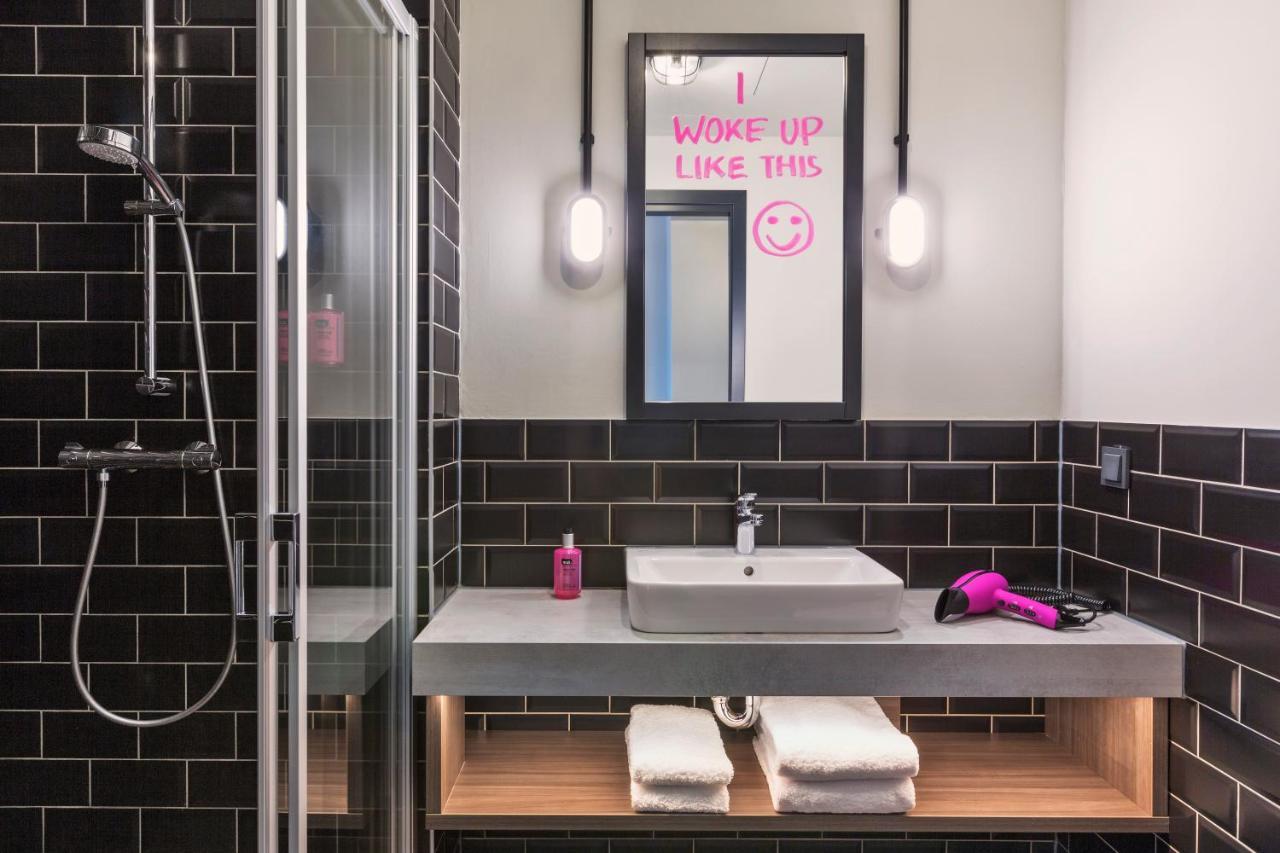 Moxy Queen Sleeper, Guest room, 1 Queen,1122330801:JPEG