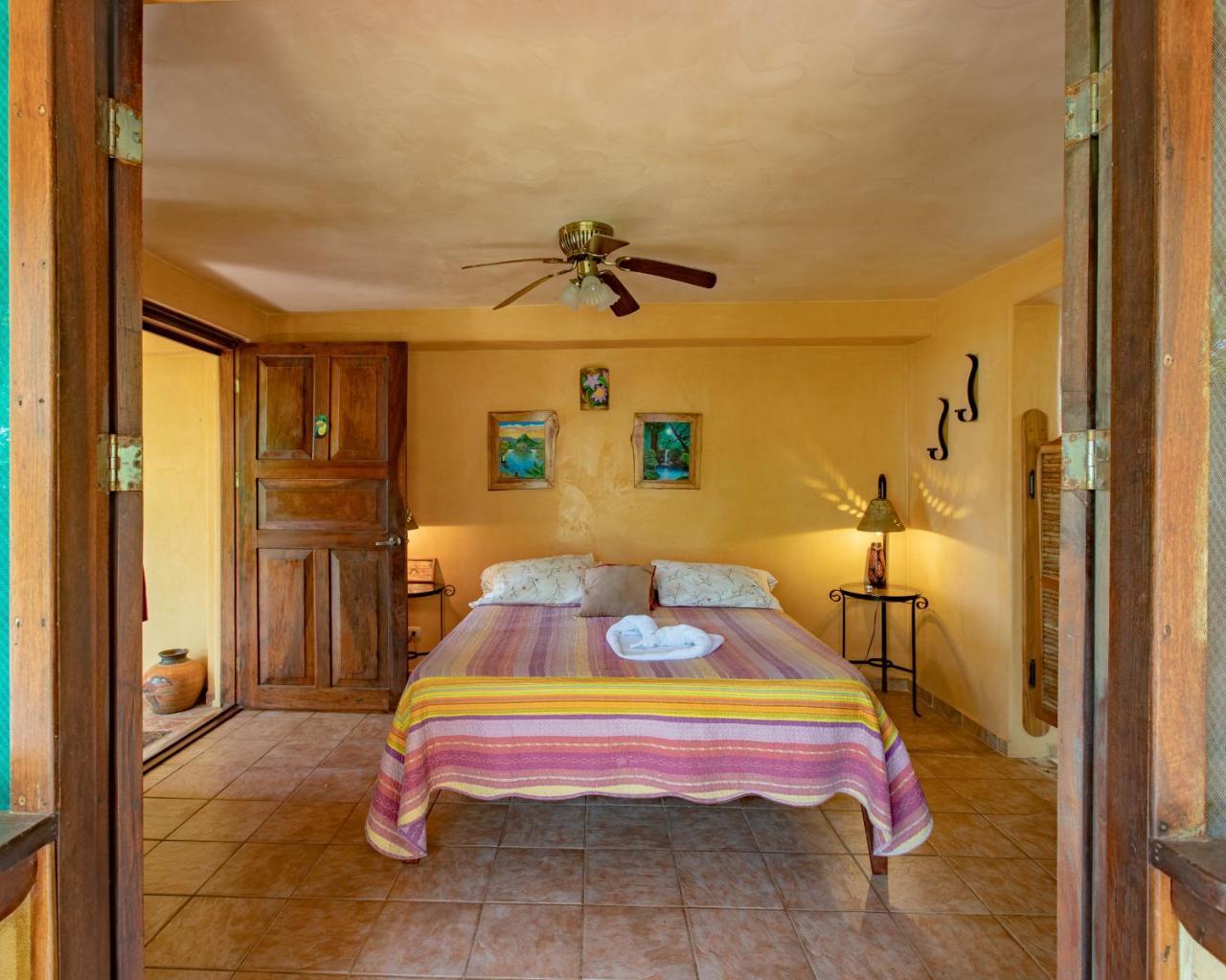 Queen Room Jungle View