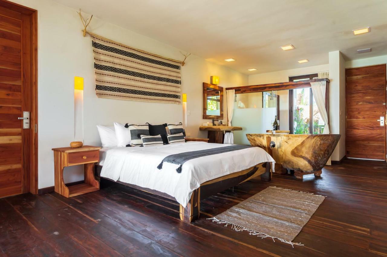 Habitación con cama extragrande y vistas parciales al mar - 2.ª planta