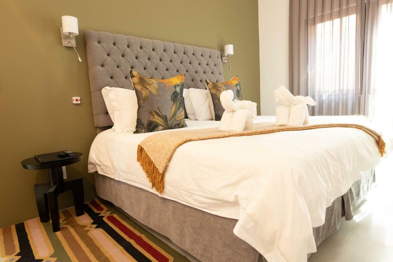 Standard Room Shiraz or Merlot or Parlour