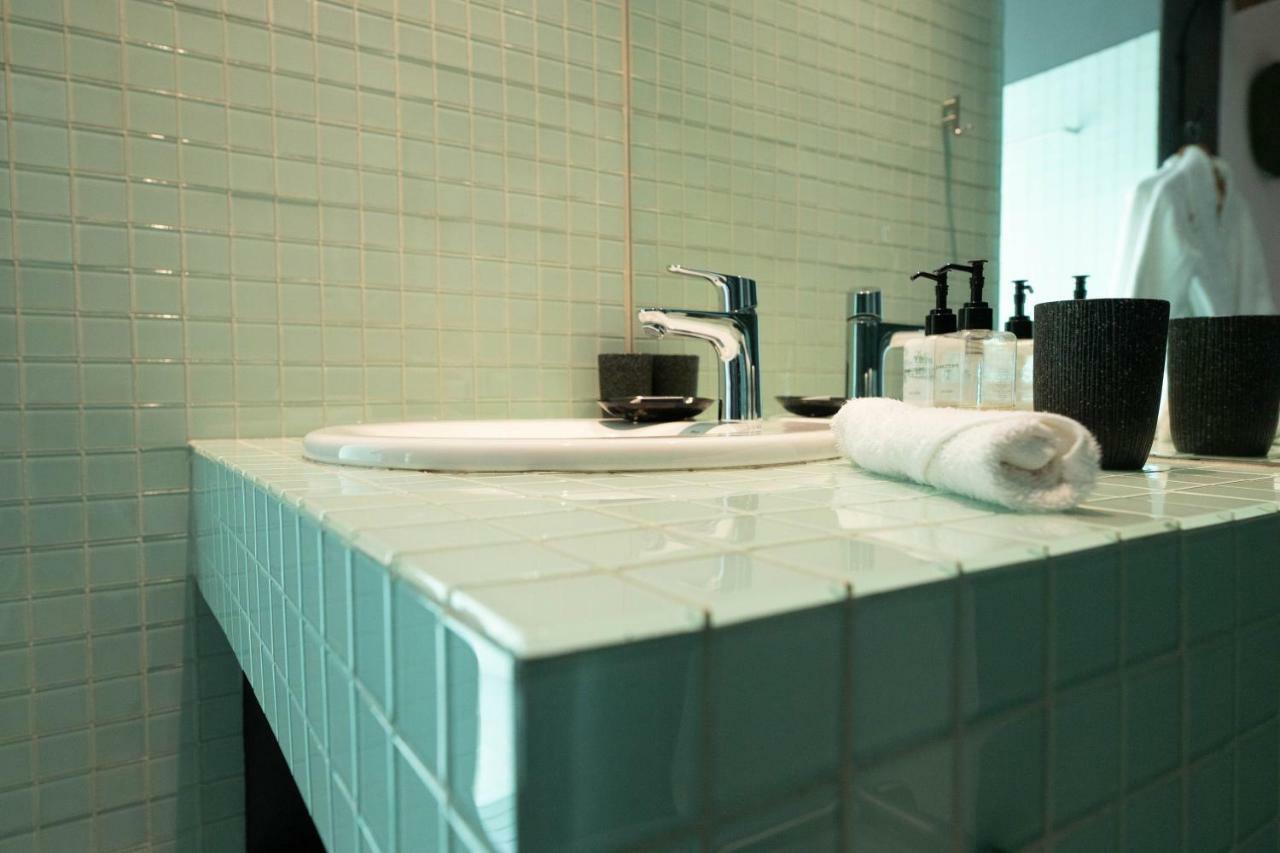 Standard Room Shiraz or Merlot or Parlour