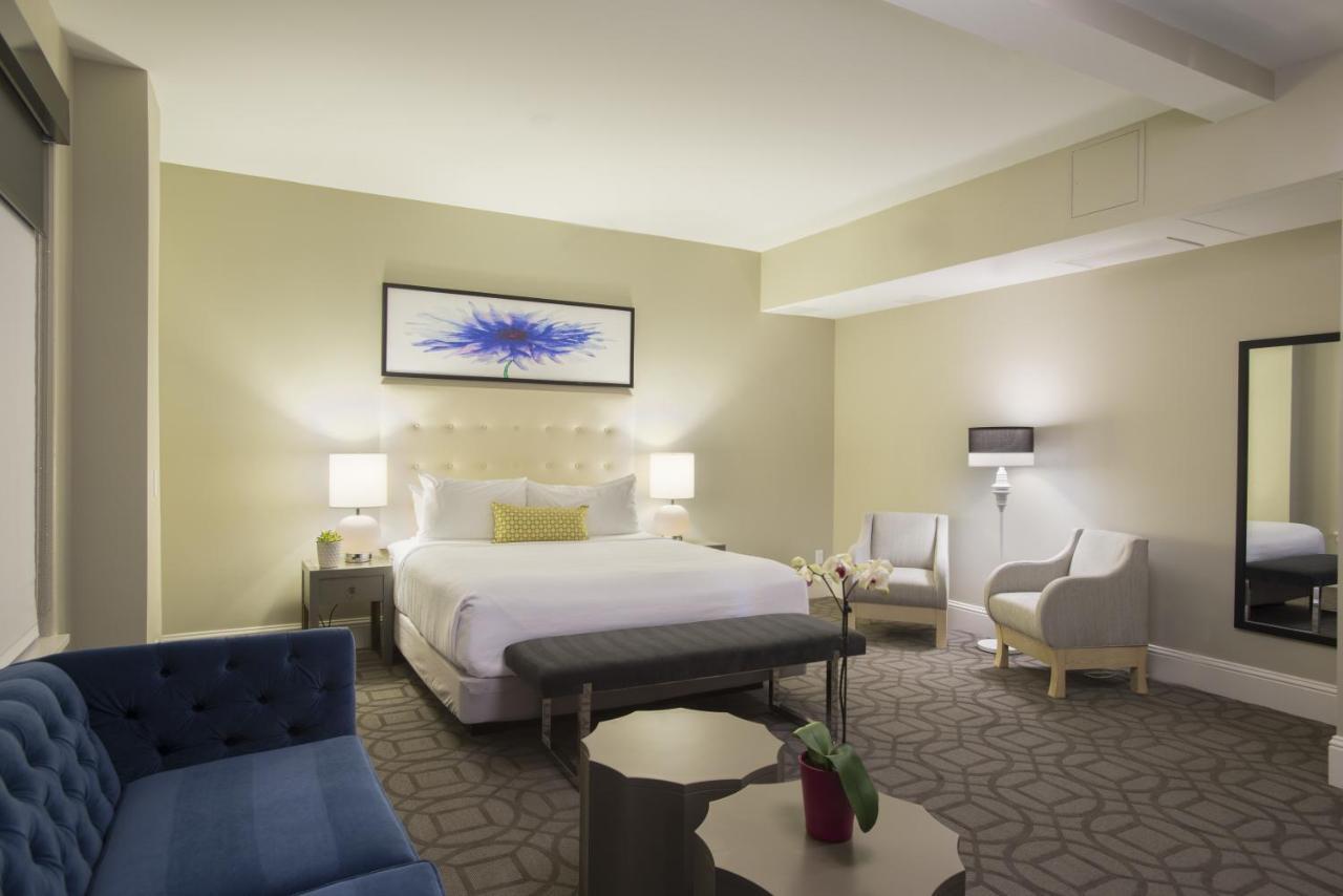 Deluxe Guest Room One King Bed