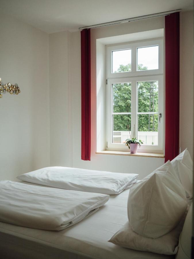 Small Double Room,925482187:JPEG
