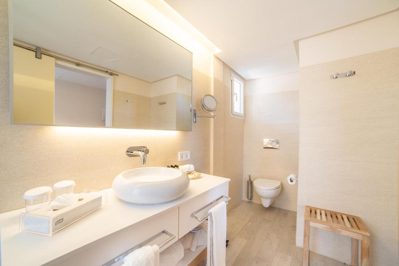 Superior Double Room Lateral Sea View