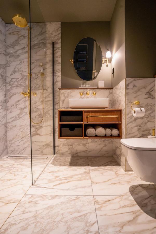 The Cabinet,945458077:JPEG