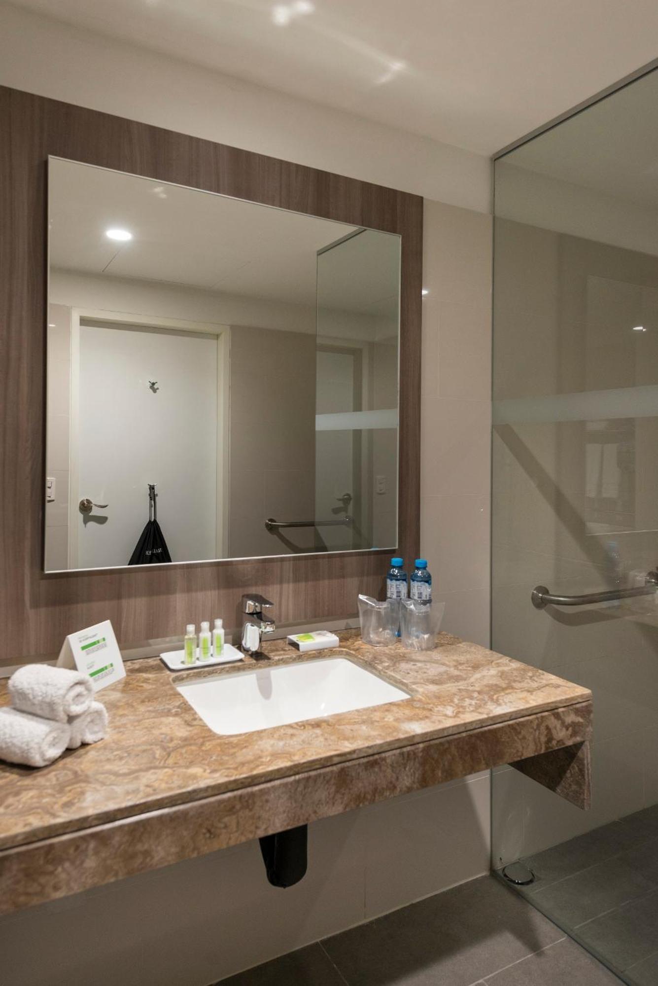 Habitación Estándar con cama extragrande - Adaptada para personas de movilidad reducida
