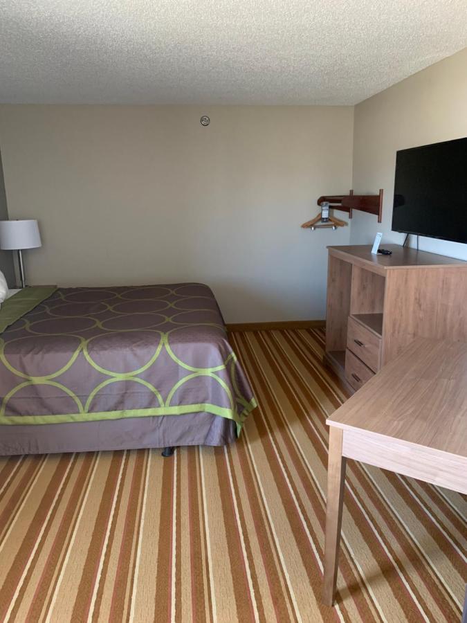 One-Bedroom King Suite - Non-Smoking