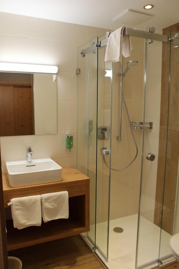 Standard Double Room,995980858:JPEG