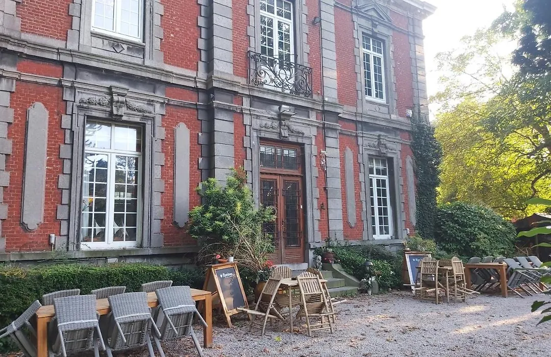 Château Lambert Hotel-Resto-Parking-Shuttle, a 1 ha green Oasis at 8 min from CRL Airport without any noise-1