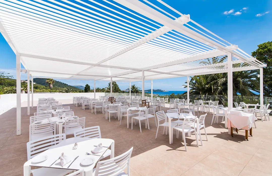 Hotel Na Taconera Sport & Relax-1