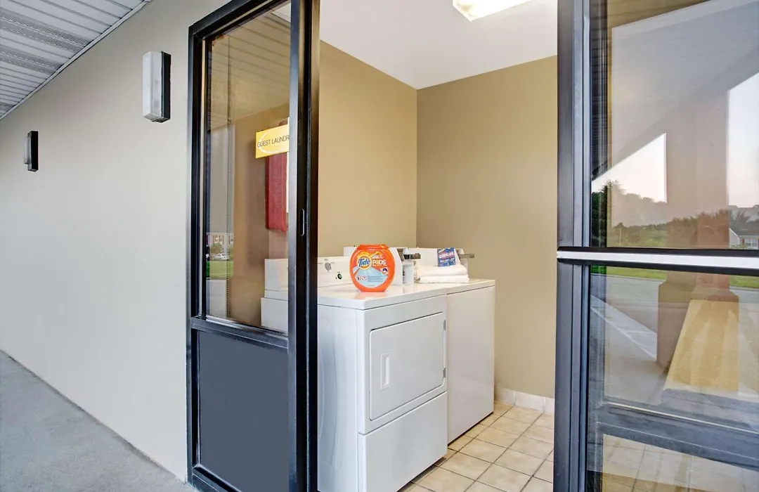 Super 8 By Wyndham Knoxville East-1