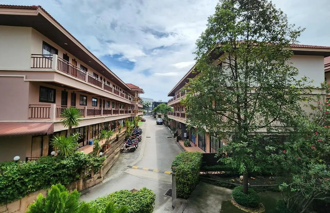 Panupong Hotel-1