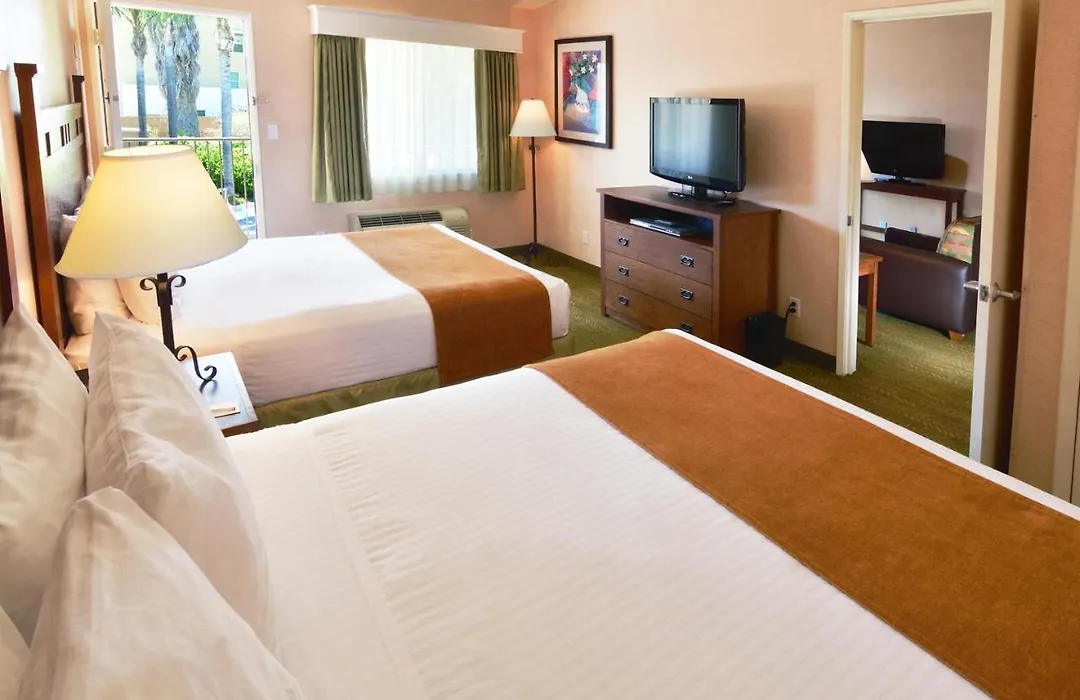 Lamplighter Inn & Suites At Sdsu-1