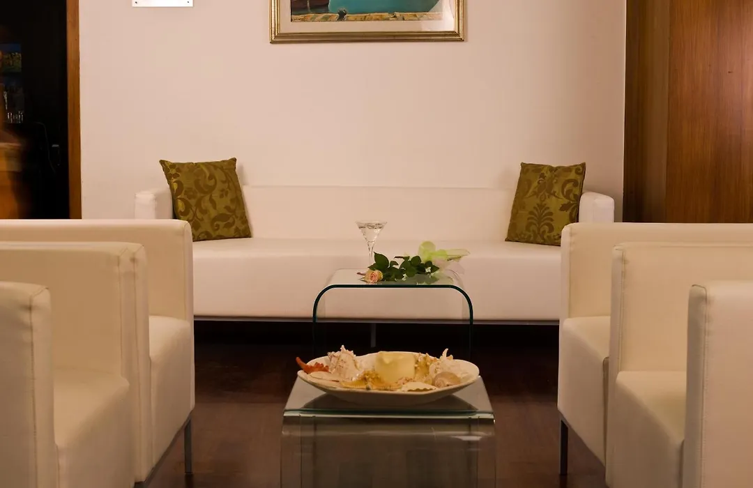 Hotel Cristina Corona-1