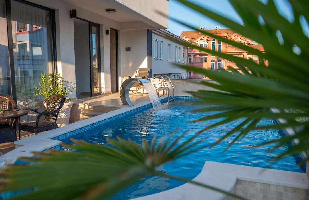Premium Berlin With Pool-1