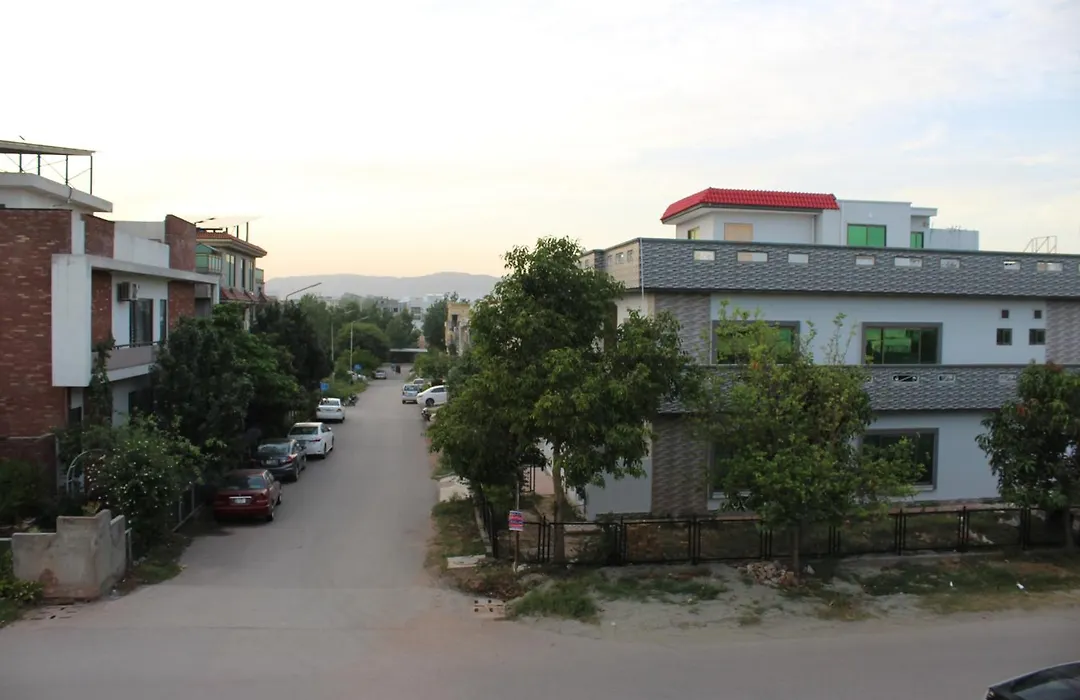 Savoy Inn G-13-1