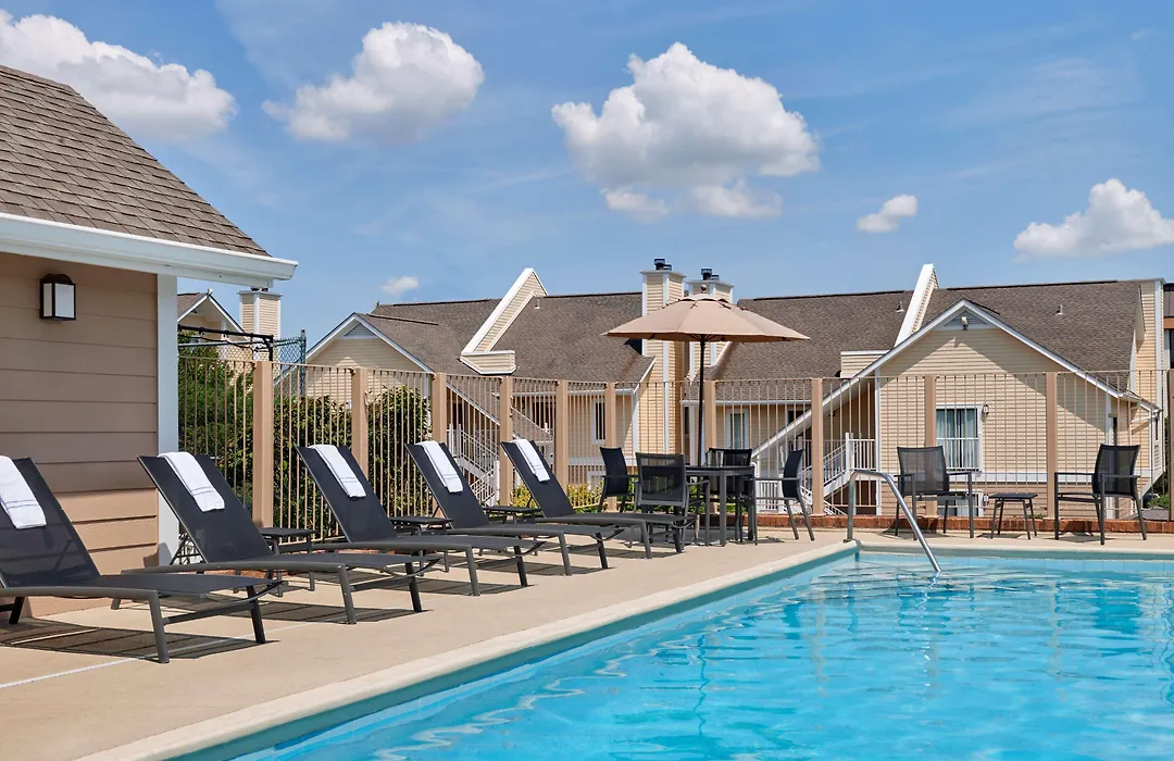 Sonesta Simply Suites Cleveland Airport-1