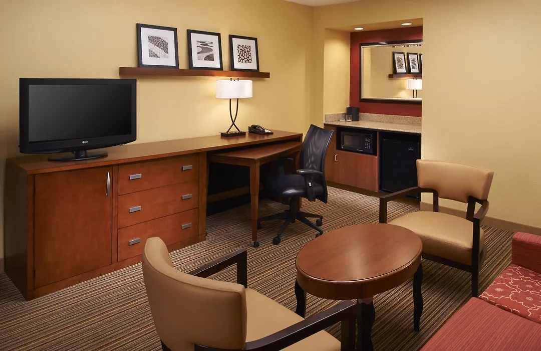 Courtyard By Marriott Louisville East-1