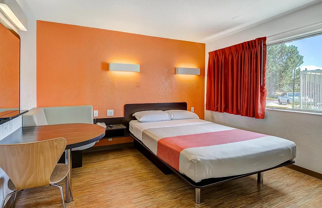 Motel 6 Thornton-1