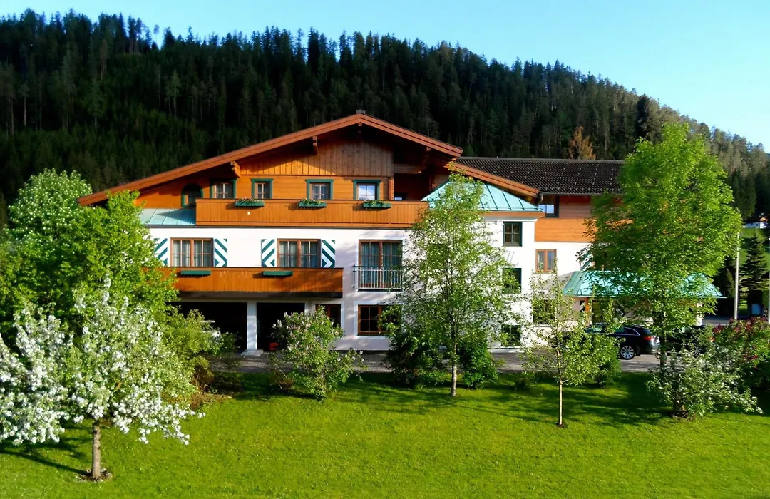 Aparthotel Kristall-1