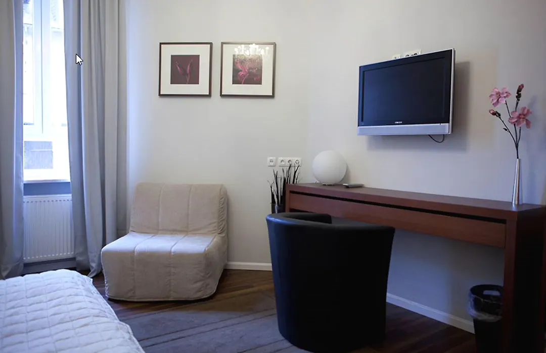 Hotel Aurora-1