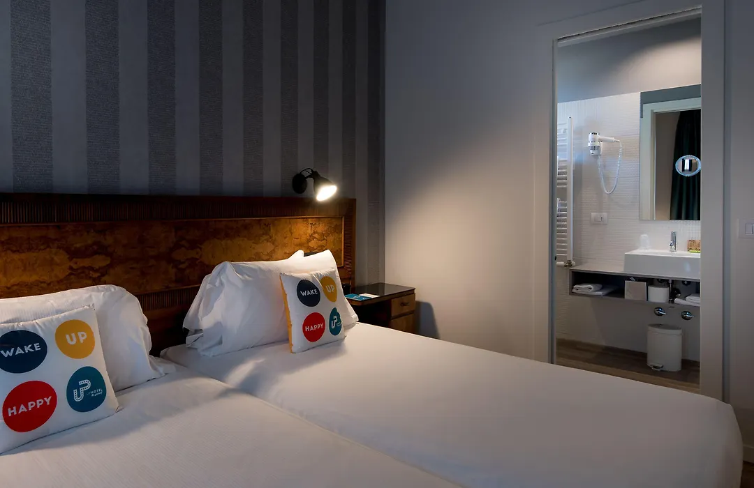 Up Hotel-1