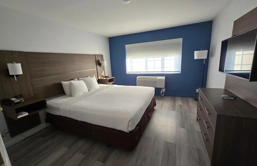 Quality Inn & Suites Tulare-1