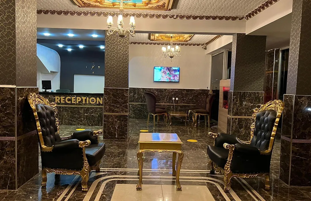 Grand Black Hotel-1