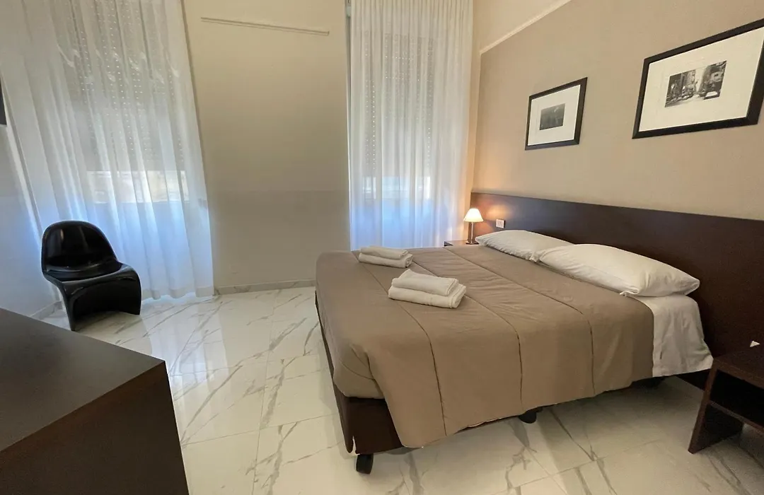 Club Hotel-1