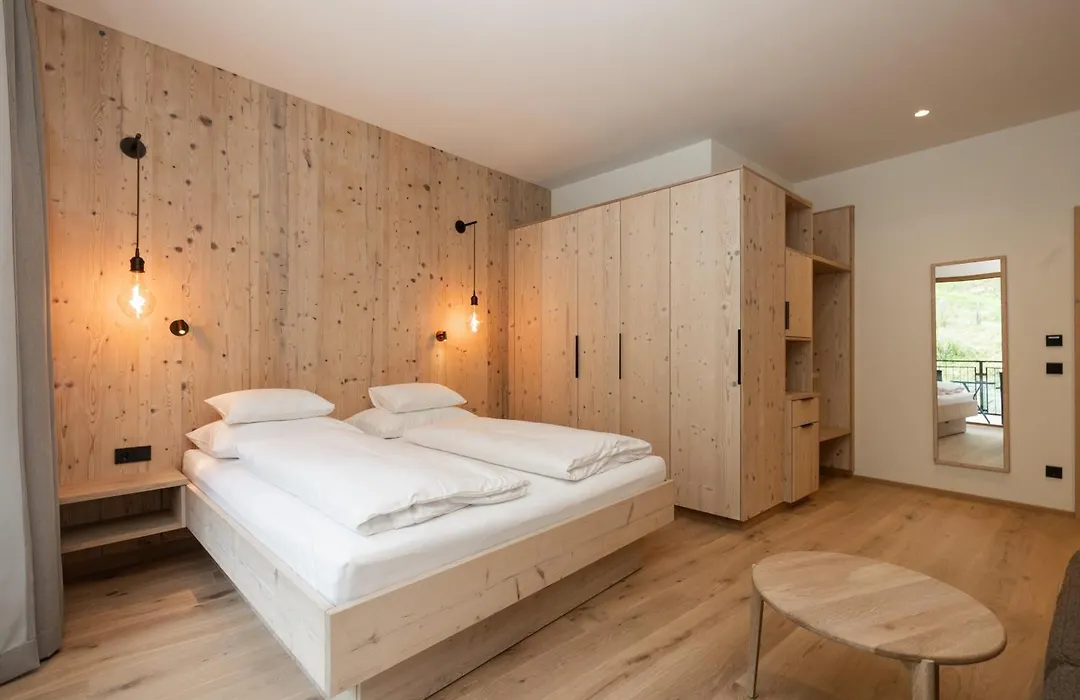 Hotel Kristall-1