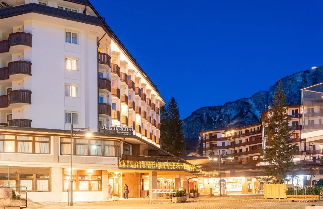 Hotel Alaska Cortina-1