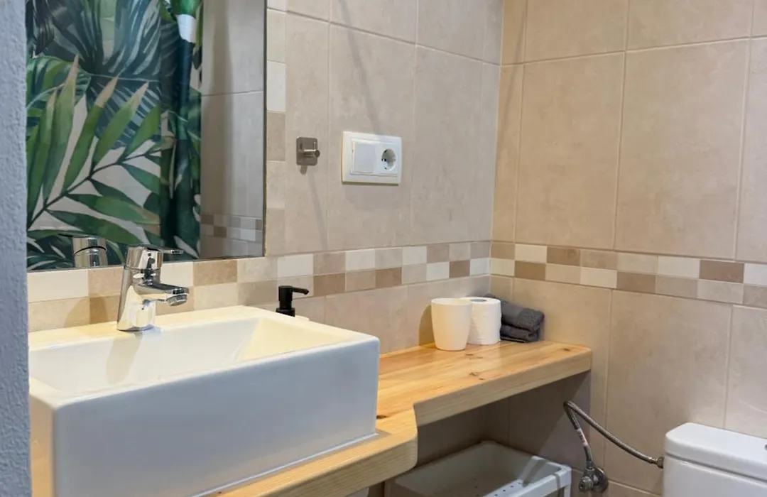 Nanit Rooms Ibiza Hostal-1